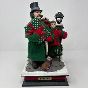 1993 HOLIDAY CREATIONS Musical Lighted Christmas Scene Carolers w/Dog & Lamppost